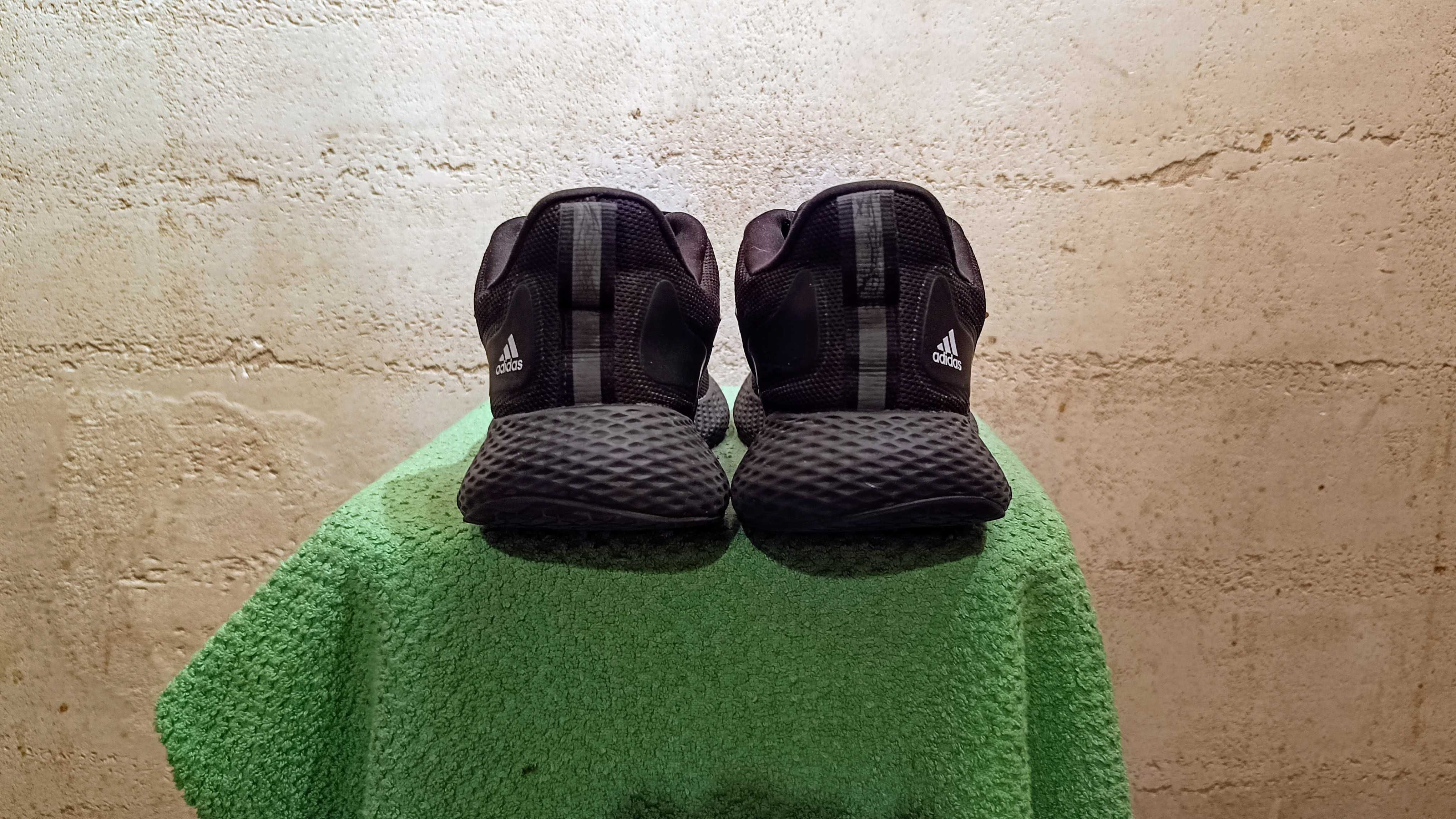 Buty do biegania ADIDAS EDGE GAMEDAY r.44 2/3 stan bardzo dobry