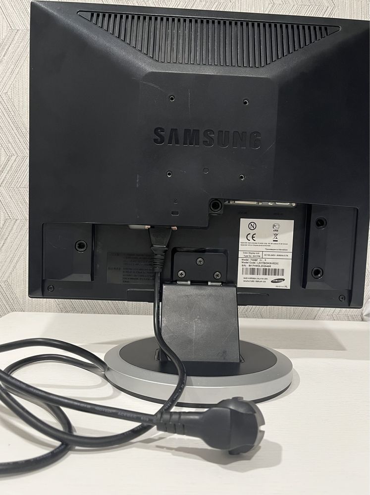 монітор   SAMSUNG 730BF