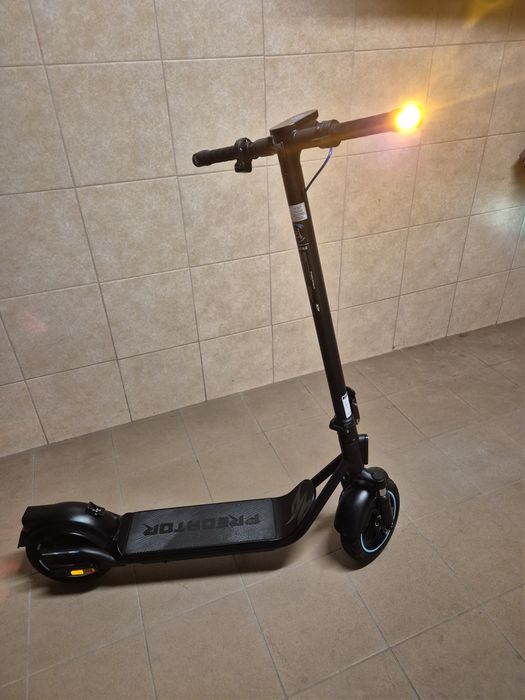 Hulajnoga elektryczna Acer Predator Series ES Storm 60 km, 500W   2025