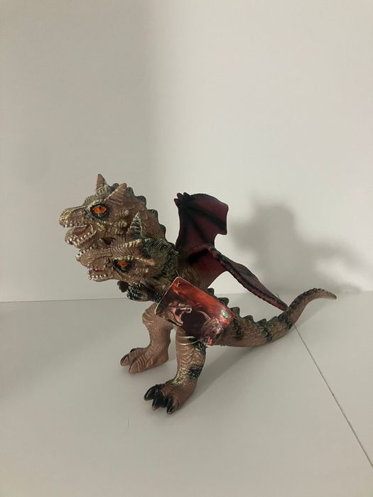 ORYGINALNY PREZENT! Trójgłowy smok z dźwiękiem!