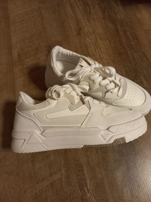 Жіночі  кросівки