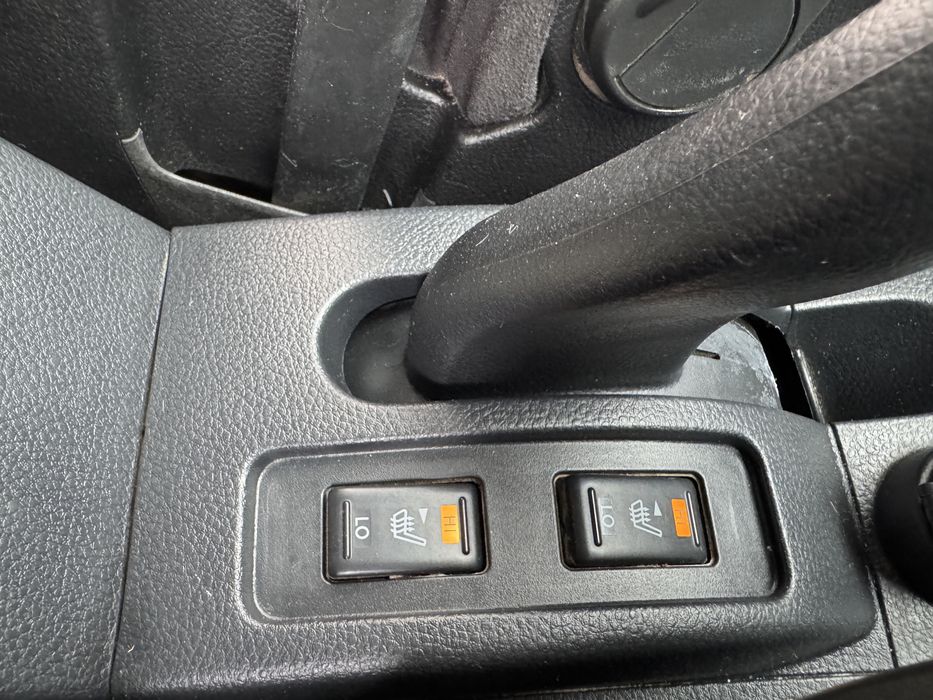 продам Nissan Tiida  2011 года 1.6 бензин