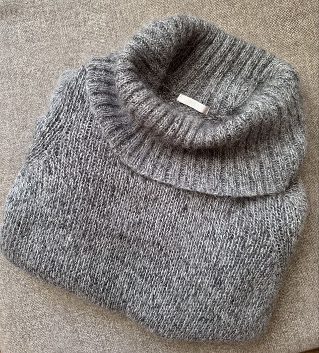 Теплий жіночий светр