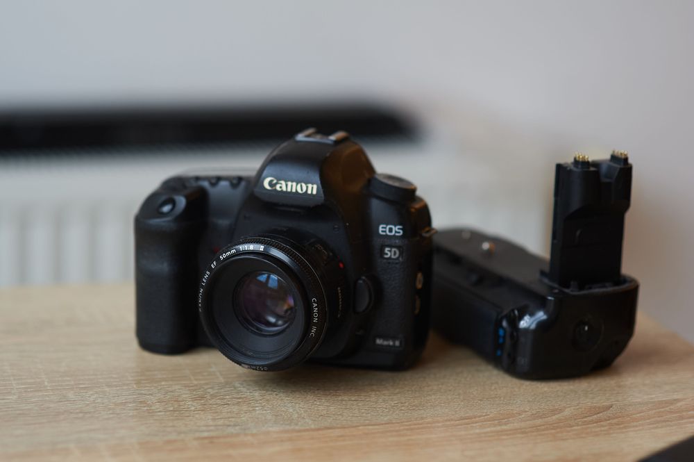 Фотоаппарат Canon 5d mark ii + объектив canon 50mm f1.8 + бустер