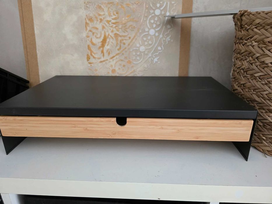 Sprzedam podstawkę pod monitor Ikea.