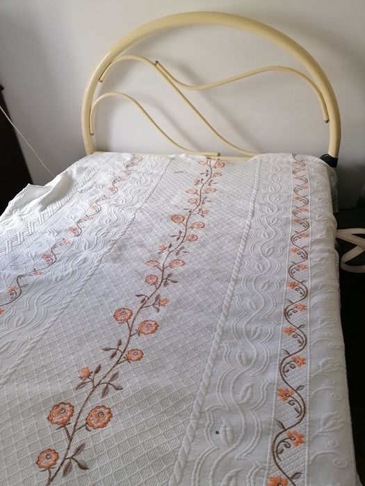 Cama de casal em ferro 1.83x1.33