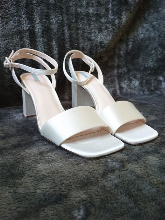 Buty na obcasie klockowym