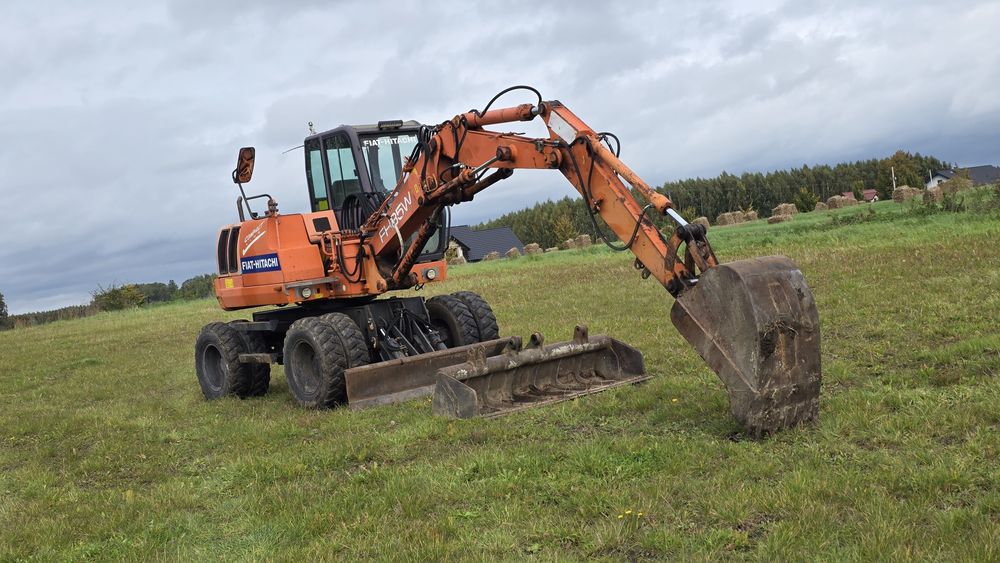 Koparka kołowa Hitachi FH85W Compact line, Koparka 9 t