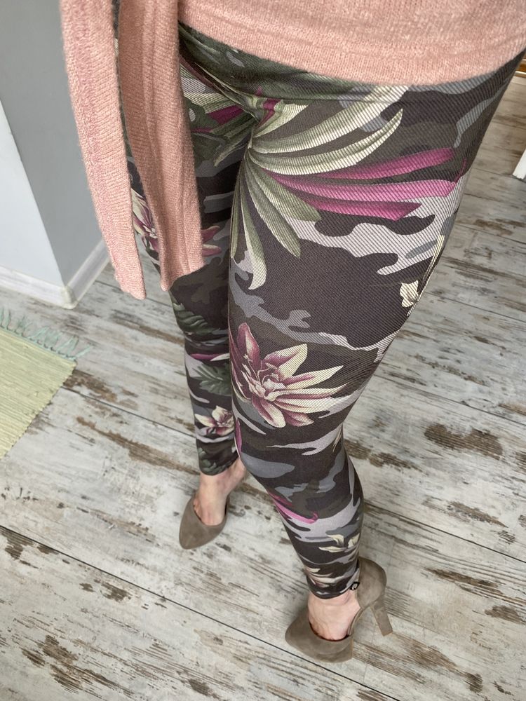 Calzedonia leginsy obcisłe moro kwiaty khaki lilia magnolia