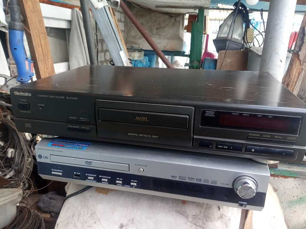 LG - DVD/CD    Technics. Disc player SL-PG390.