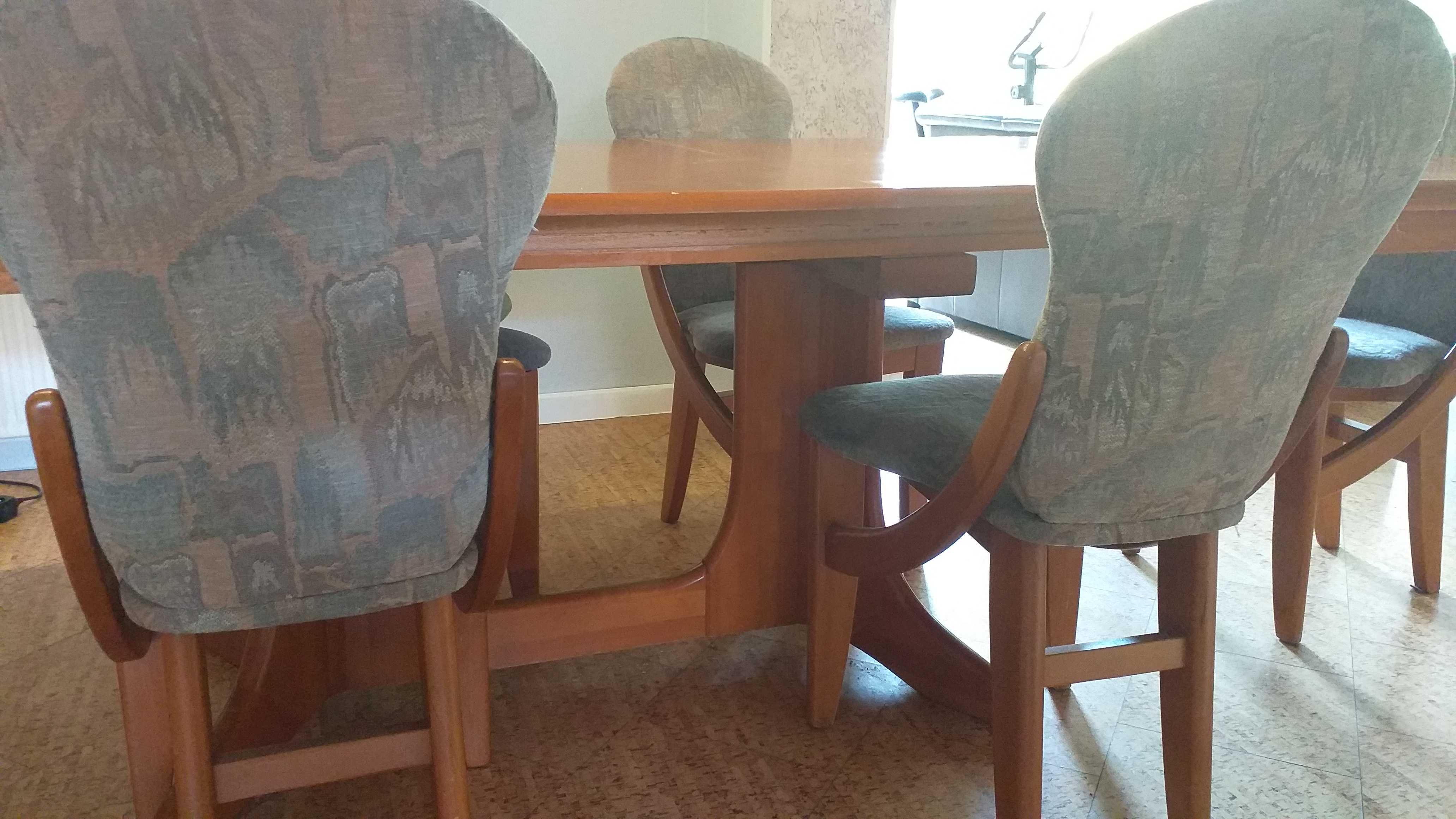 Stół  i 6 krzeseł  z litego drewna Swarzędz