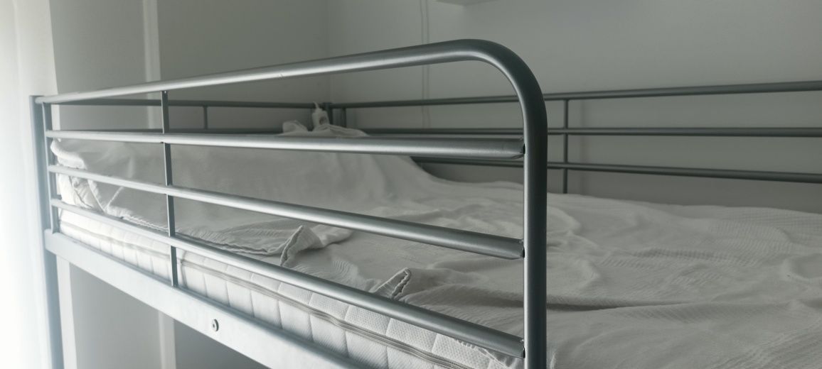 Łóżko piętrowe młodzieżowe Ikea Svarta