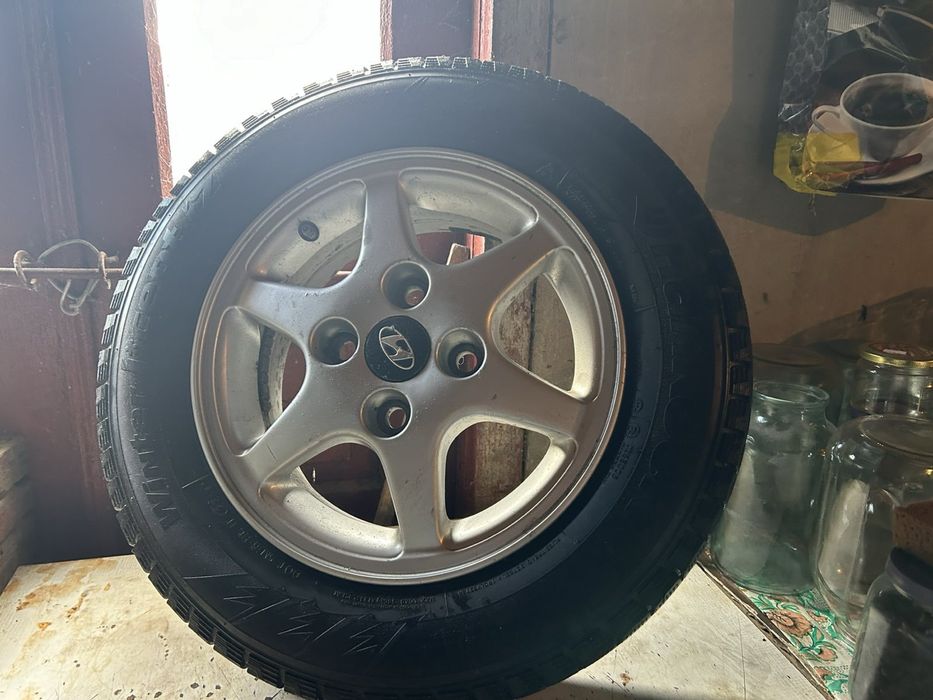 Продам диски Hyundai 5.5 jjx14 R14.  4шт та зимова гума з ними.