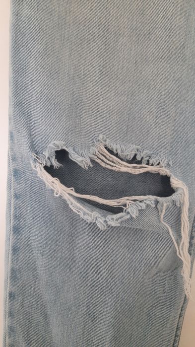 Jasne jeansy spodnie jeansowe o kroju mom fit w rozmiarze 38