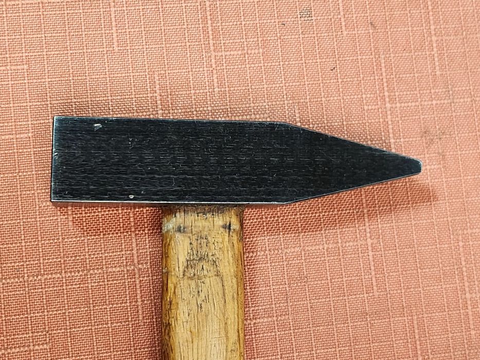 Precyzyjny młotek ślusarski 250 g