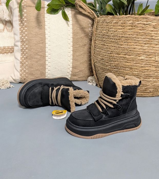 Зимові черевики для дівчаток