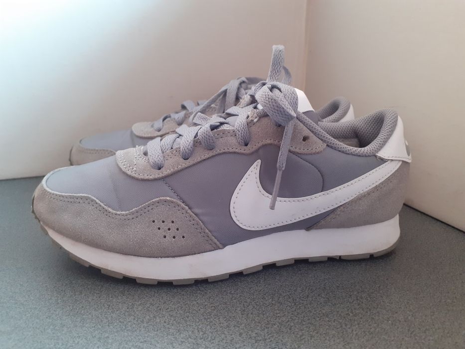 Nike шкіряні кросівки снікерси 35,5 р.