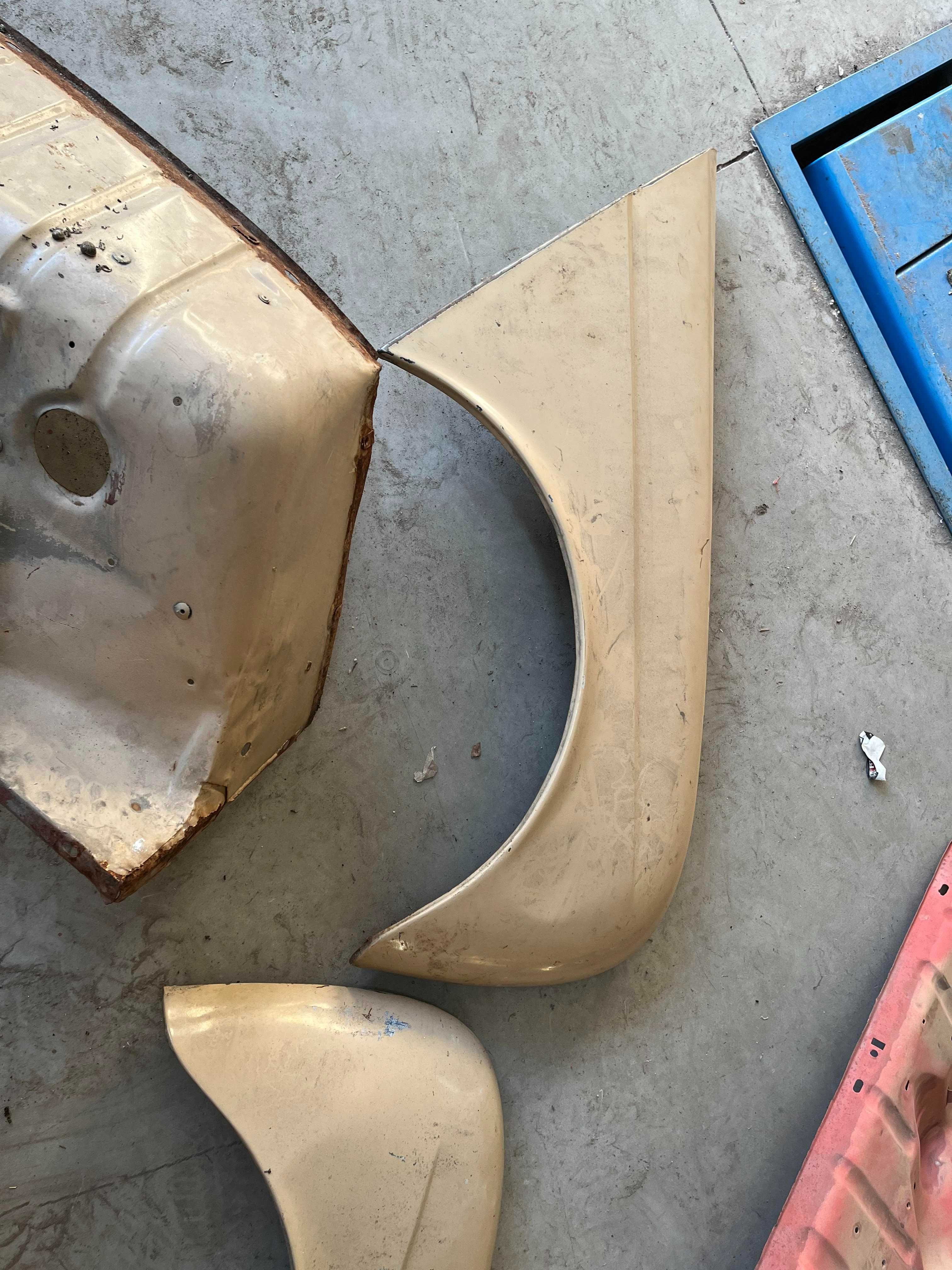 Vendo varias peças para a Renault 4L GTL