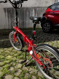 Bicicleta B’Twin OXYLANE 120 vermelha dobrável