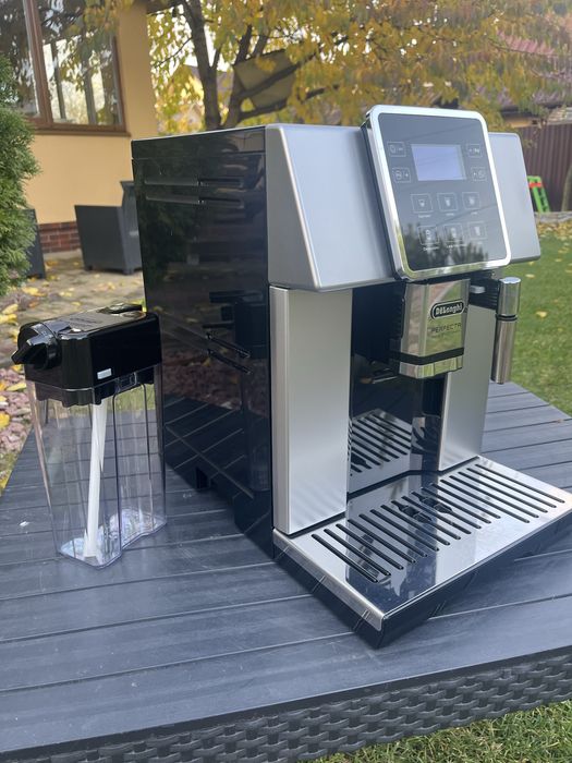Кавоварка Delonghi Perfecta EVO 2020 року гарантія