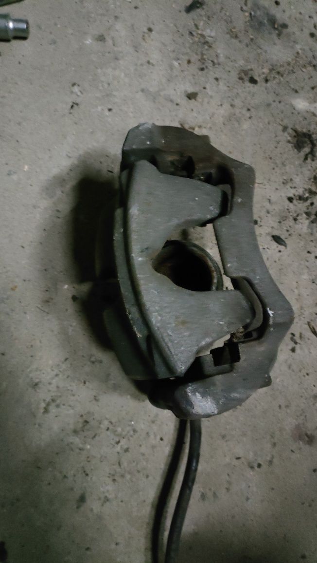 BMW g20/g21 zacisk hamulcowy lewy przód