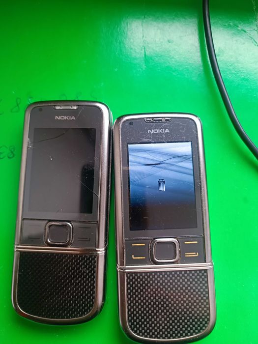 Dwie Nokie 8800 Carbon