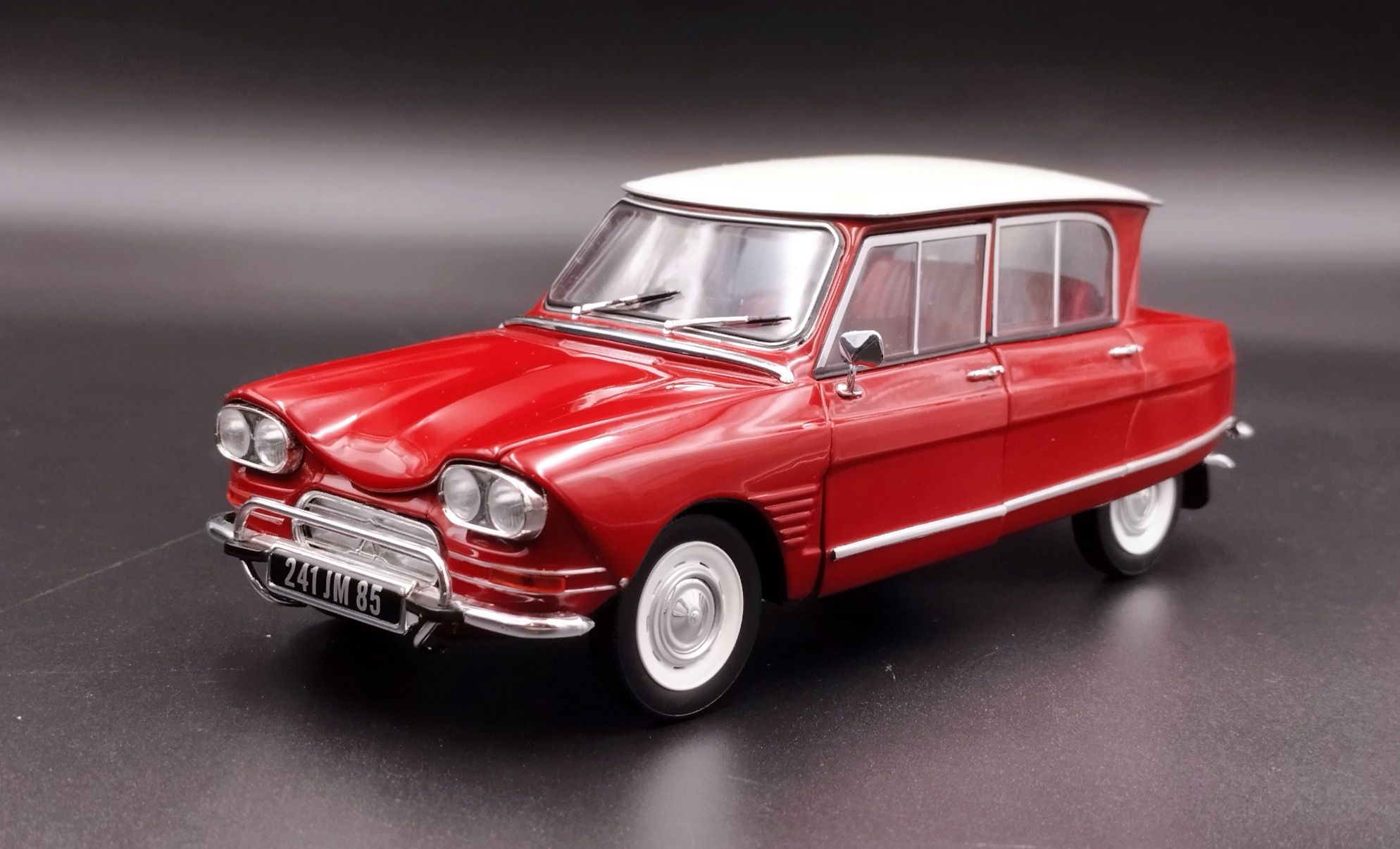 1:18 Norev 1968 Citroen Ami 6 Club Corsaire Red model uszkodzony