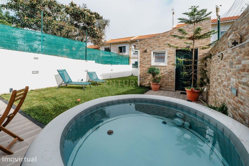 Moradia T4+1 com garagem no Bairro da Petrogal - Bobadela