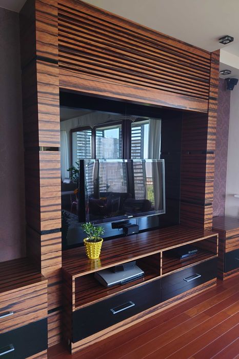 Szafki pod TV do salonu, płyta mdf lakierowana na czarno+heban.