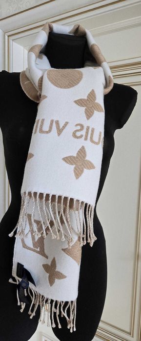 Nowy szal dwustronny Louis Vuitton