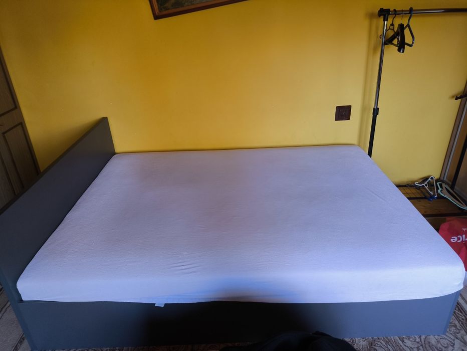 Sprzedam łóżko używane, z materacem lub bez.