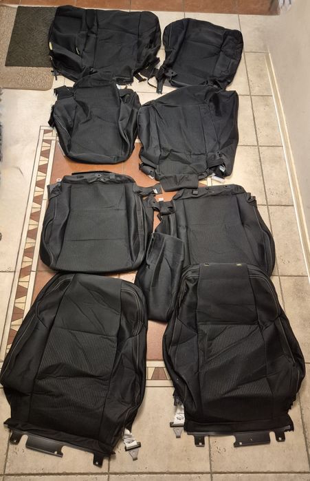 Tapicerka Toyota RAV4 IV 4.Gen - praktycznie nowa.