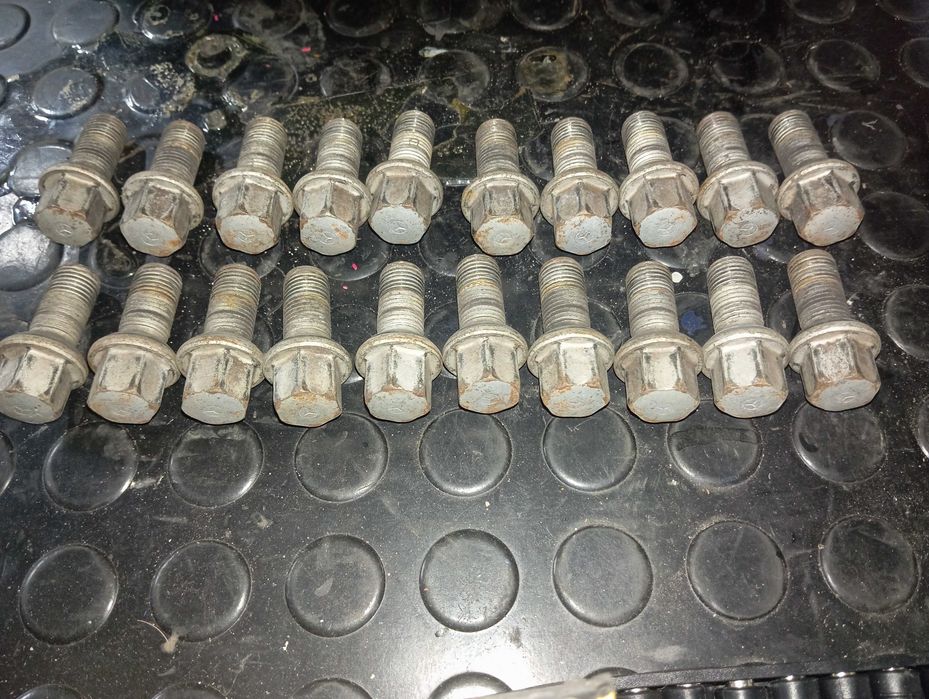 Mercedes A Klasa Komplet śrub 20 sztuk do felg stalowych Oryginalne