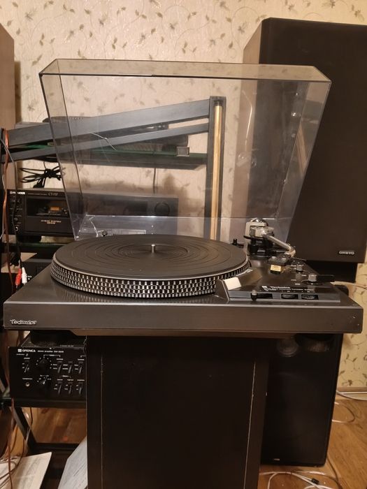 Проигрыватель винила Tehnics SL 1900