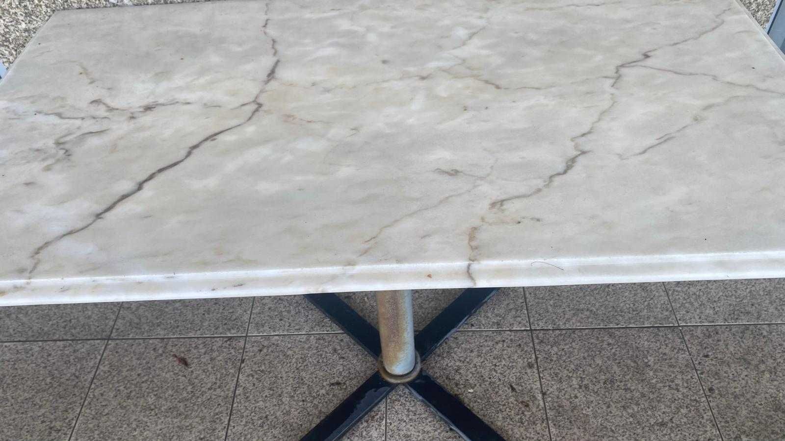 Vendo mesa de pedra mármore ( intacta)