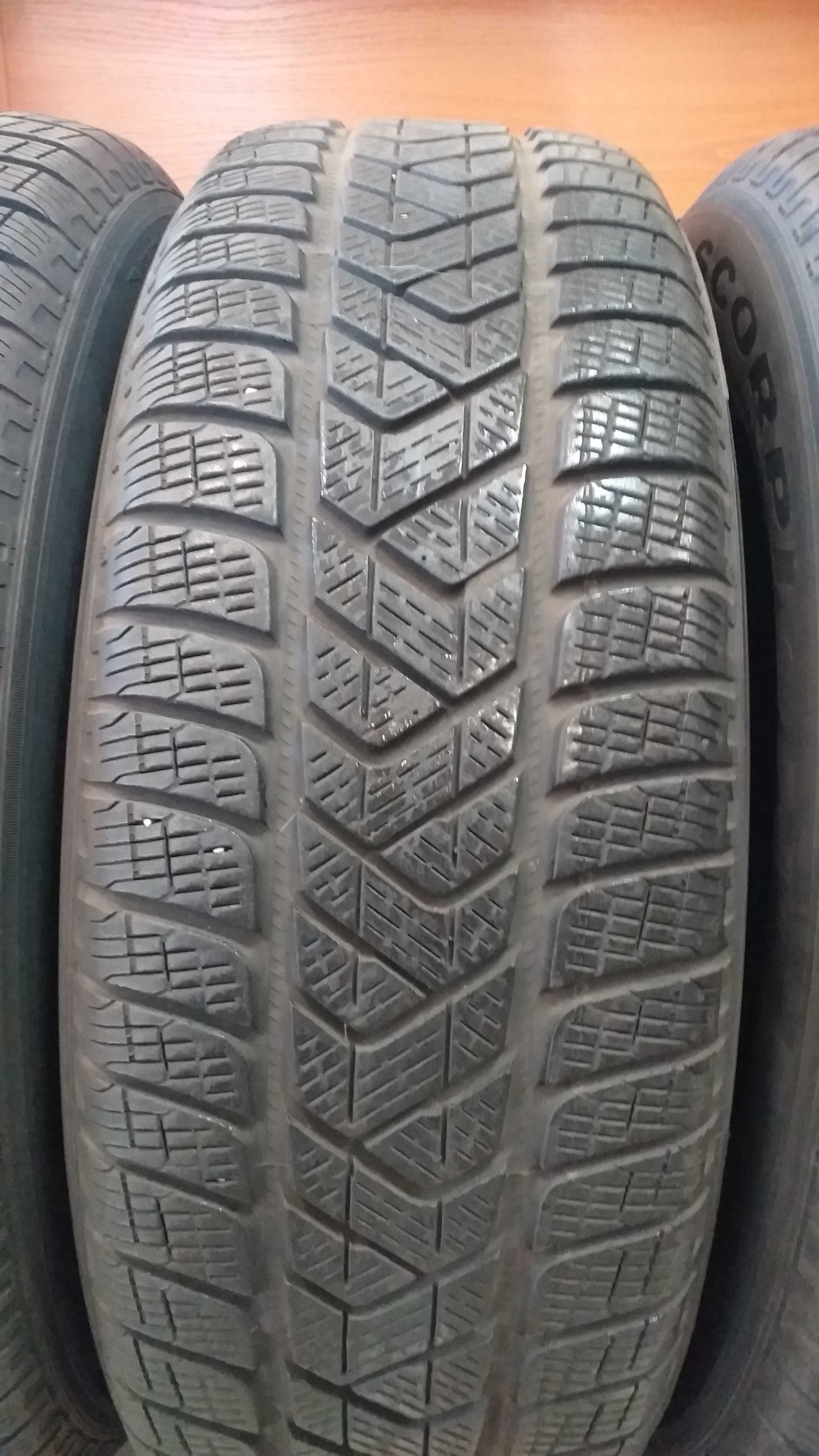 Opony 215/65 R17 99H Pirelli Scorpion ZIMA FR Seal Inside'