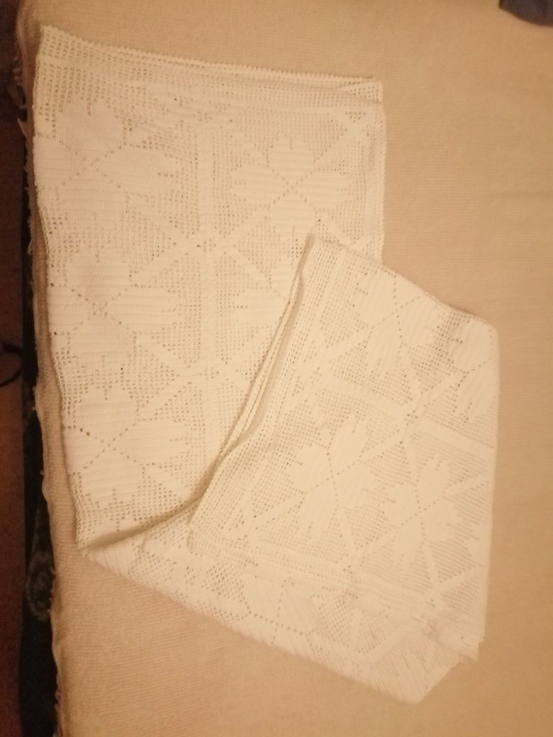 Colcha em renda, feita à mão