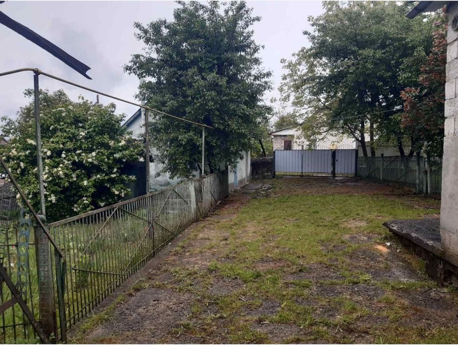 Продам будинок та 40 соток землі по ціні секції в гуртожитку