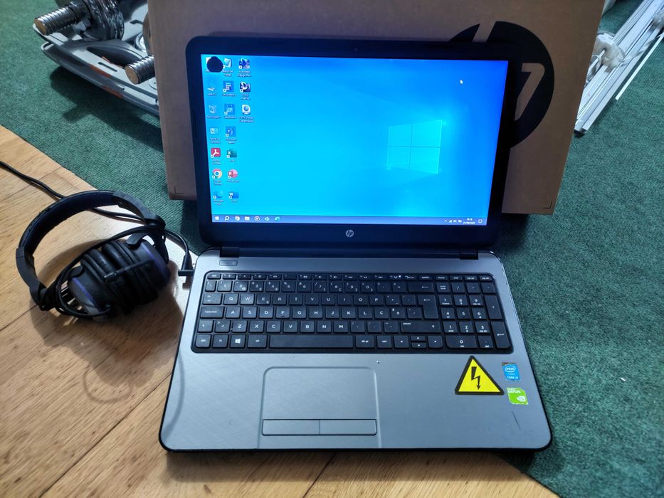 HP Laptop / Portátil com 12GB RAM e 128GB SSD (com Marcas de Uso)