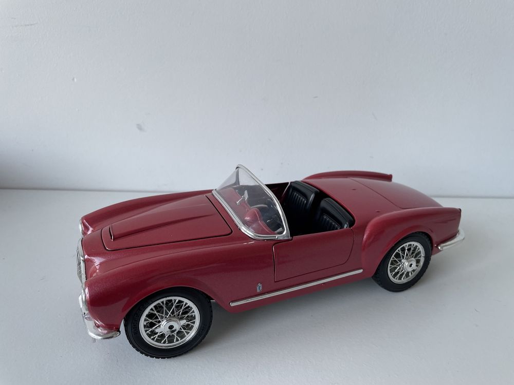 55. Model Lancia Aurelia B24 Spider 1:18 BBurago Burago