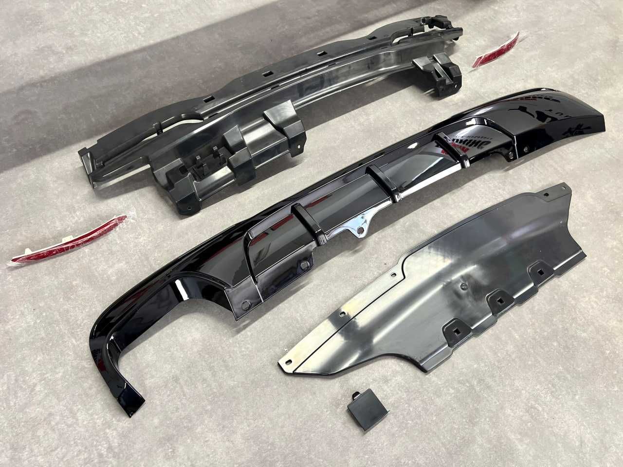 Задній бампер BMW F10 m paket / БМВ 5 Ф10 М пакет