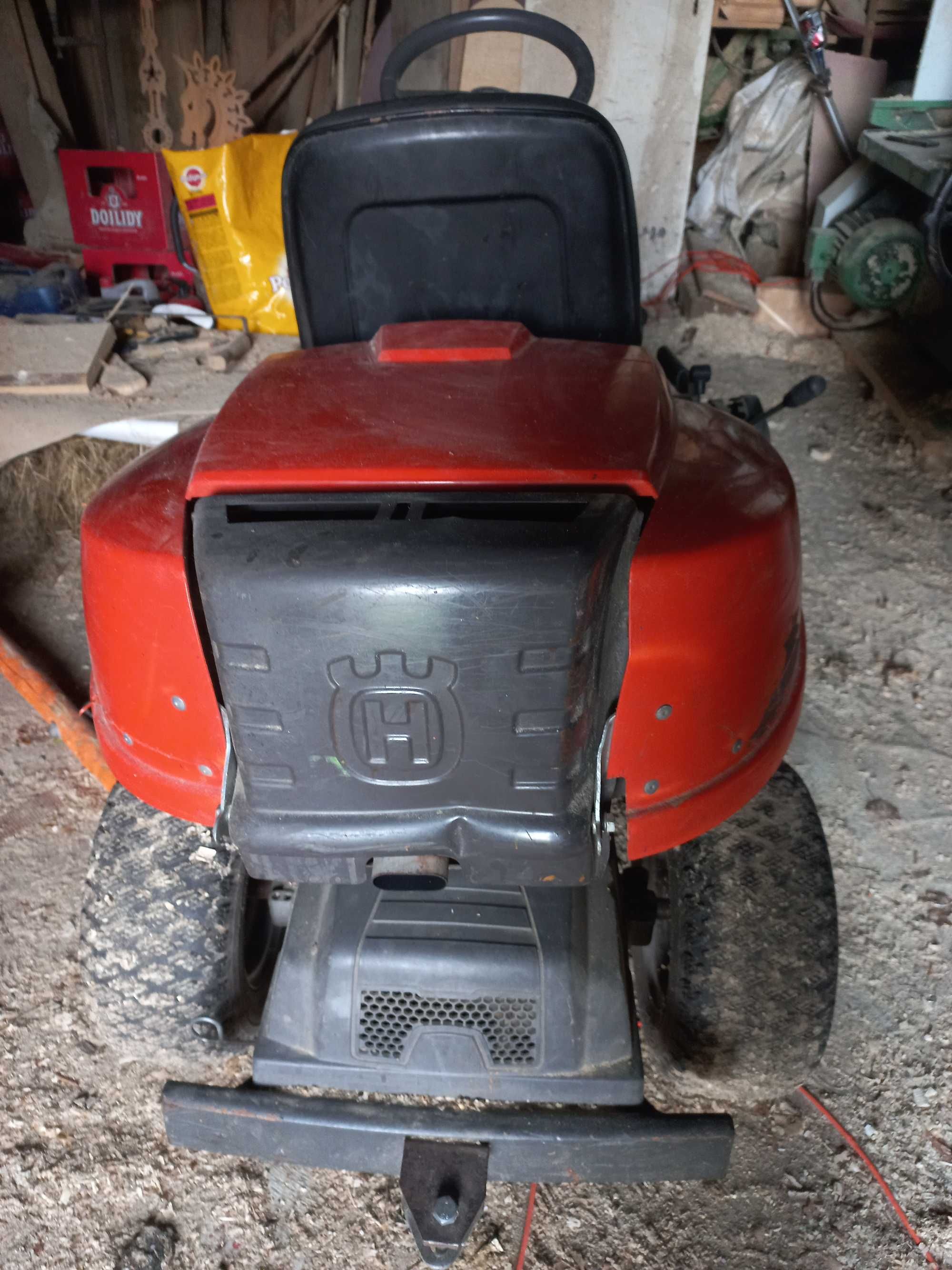 Traktorek kosiarka Husqvarna RIDER R16C AWD 4x4 z pługiem i przyczepką