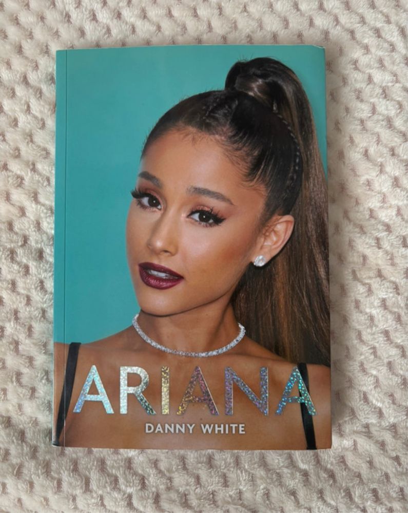 Książka Ariana grande biografia