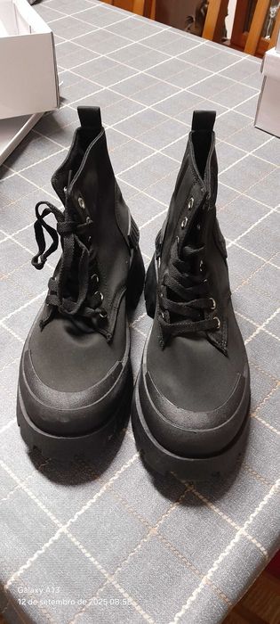 3 Pares de sapatos novos