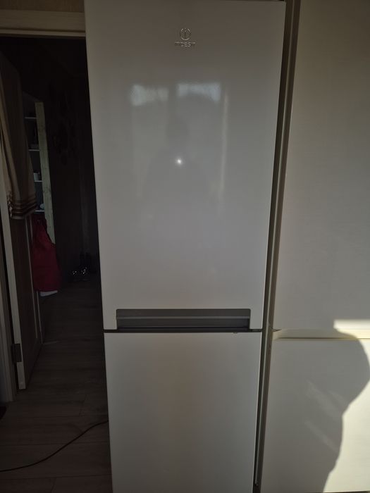 Вживаний холодильник Indesit LI8 S1 W