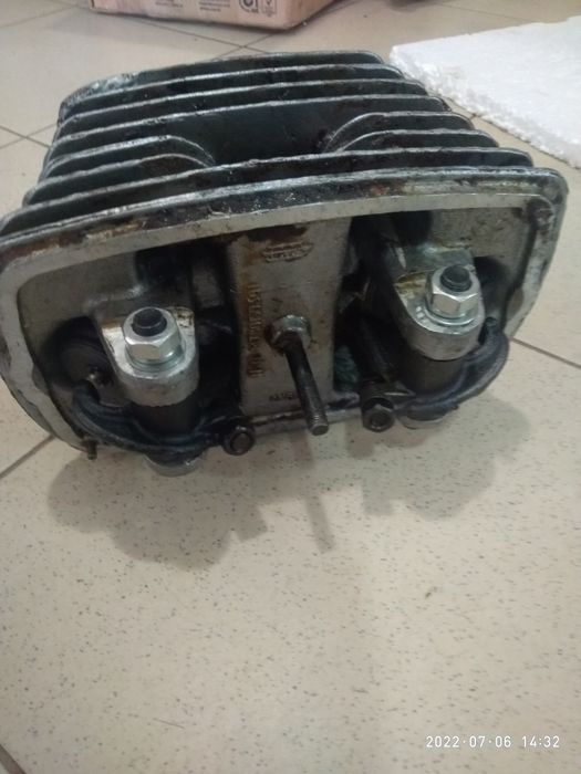 новая правая головкана МТ 11.Без коромысел 2500.С коромыслам2700