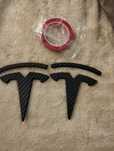 Emblemas Tesla carbono matte