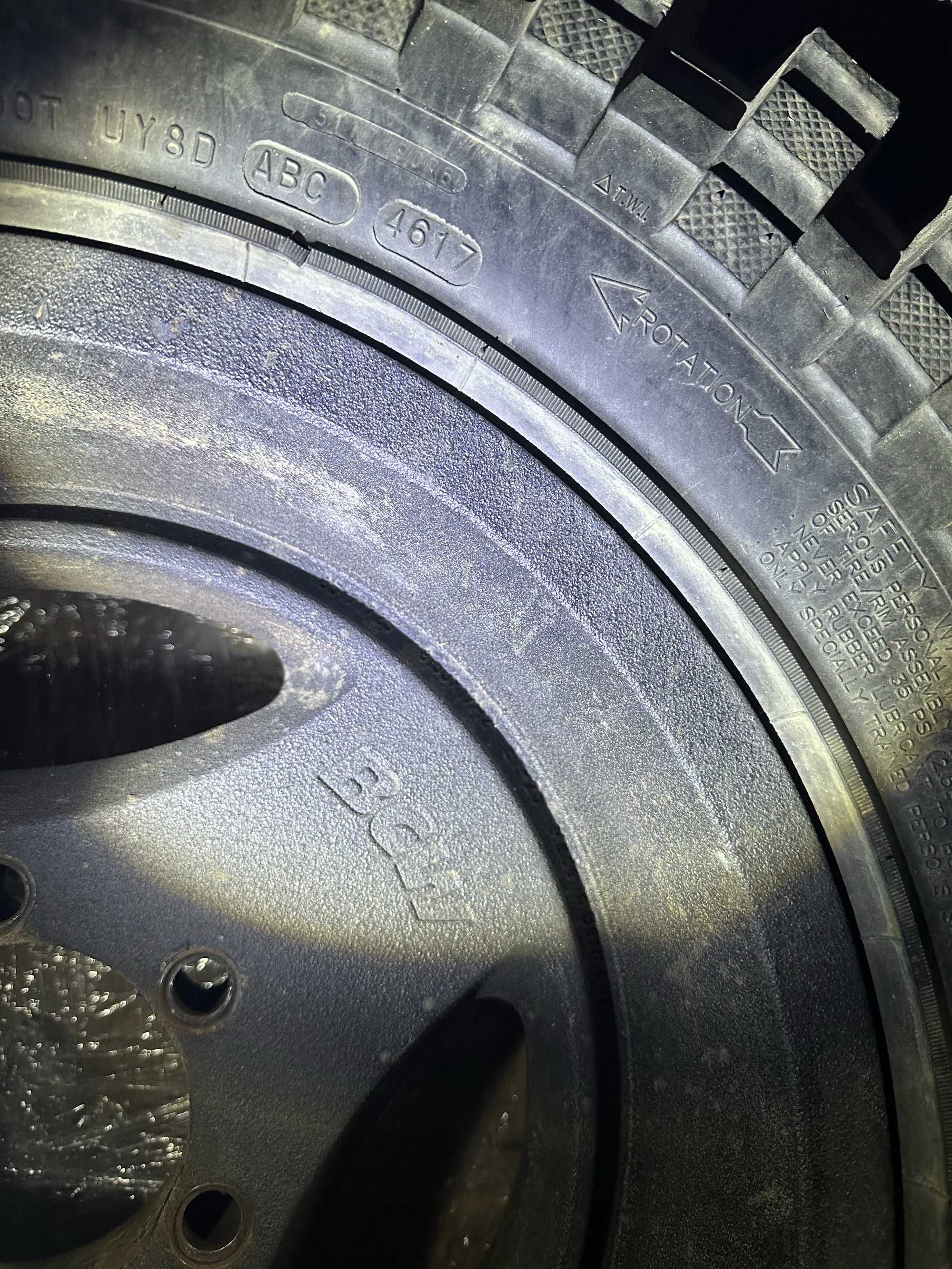 Шини Резина Колеса 35 12,5 17 MAXXIS Trepador б/у залишок 70% і 20%