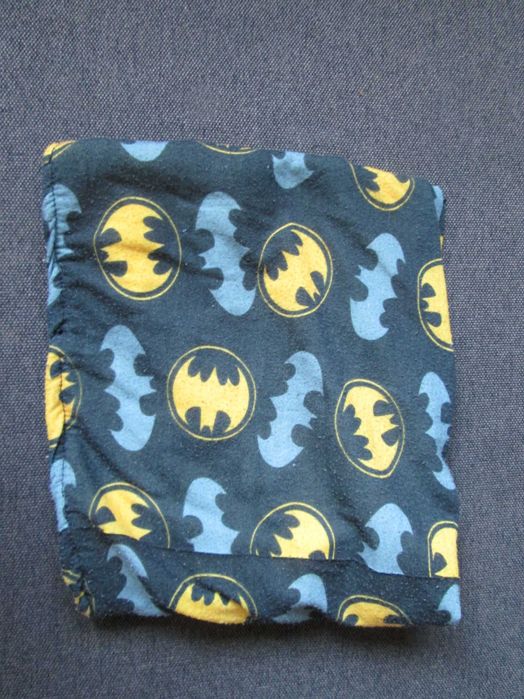 komin szalik na zimę Batman, po podwórku