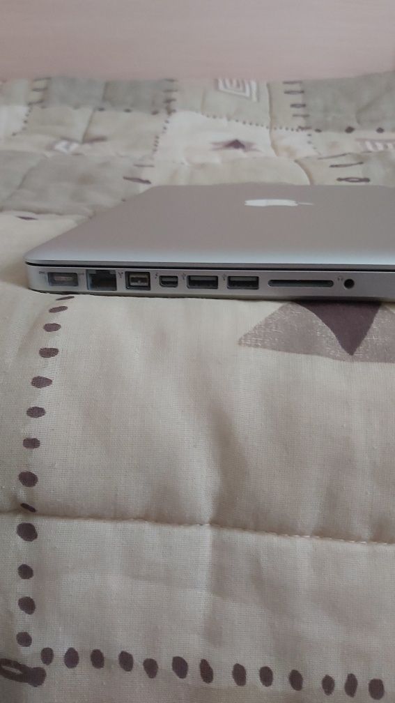MacBook Pro russo + capas (13 polegadas, início de 2011)